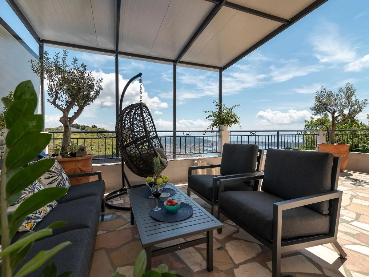 Scenic Sea View,Three Bedroom Villa With Pool Trogir 0*,